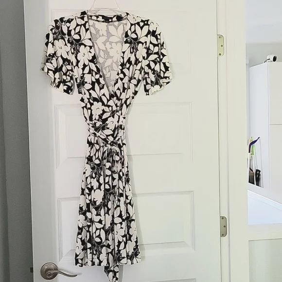 Ann Taylor | Dresses | Ann Taylor Black And White Mini Dress | Poshmark